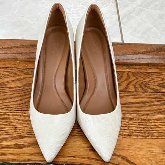 Chic White Pointed-Toe Women's Heels - Picture 1 of 5